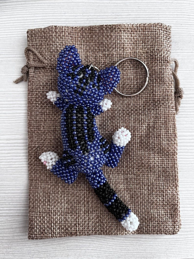 Zelfstudie kralen. Hoe maak je een pdf-patroon voor katten. Kralenpatronen van een sleutelhanger met kralen. Kralen dierendecor Kat met kralen Dier met kralen afbeelding 9