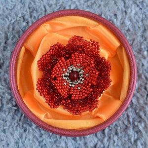 Beaded brooch. Floral beaded jewelry, fashion brooch. Red flower brooch. pattern brooch, 3d brooch tutorial.