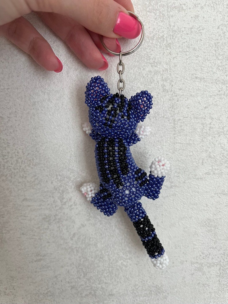 Zelfstudie kralen. Hoe maak je een pdf-patroon voor katten. Kralenpatronen van een sleutelhanger met kralen. Kralen dierendecor Kat met kralen Dier met kralen afbeelding 6