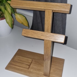 1 Oak Jewellery stand.