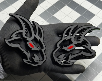 2x Emblemat samochodowy Fender Angry Goat MULRICOLOR Eye Ram Truck Badge Logo Sport Offroad 4x4 SUV Emblemat z bezpiecznym dla samochodu klejem, łatwa instalacja!