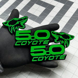 2x Fender COYOTE 5.0 Custom For Mustang Car Emblem MULRICOLOR Ford Racing Car Badge Logo Sport SUV Badge Car-Safe Adhesive Easy Install