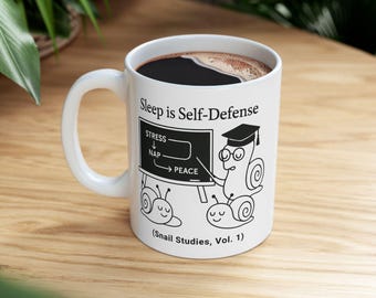 Mok slaap is zelfverdediging, slakstudie, grappige slakmok, schattige slakmok, zelfzorgcadeau, cadeau slakliefhebber. Keramische mok, (11 oz, 15 oz)