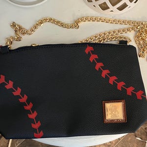 Monedero de regalo con cadena dorada del estadio de los St. Louis Cardinals