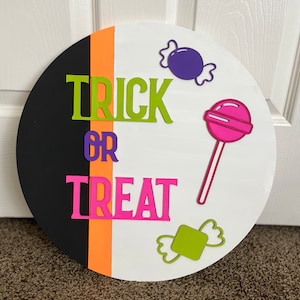 Trick or treat 18&quot; door sign