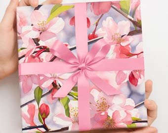 Presentpapper med körsbärsblommor - Feminint blommigt omslagspapper