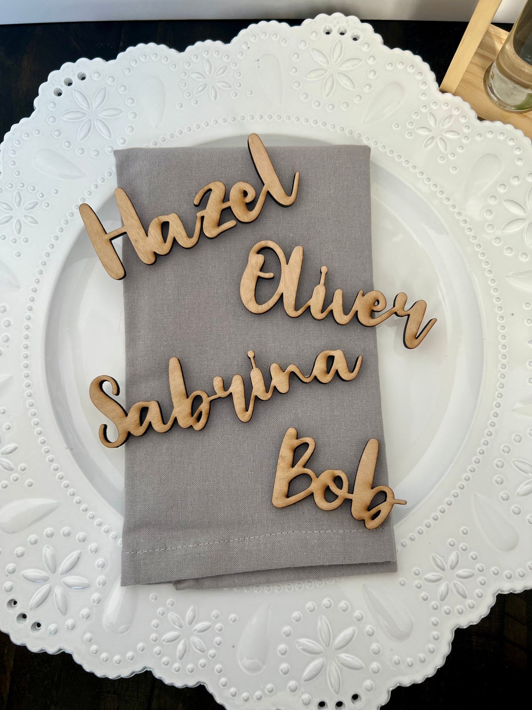 customizable-wooden-place-setting-names-for-weddings-parties-or