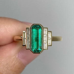 Antiker Art-Deco-1,5 Karat Smaragd und Diamant Vintage-Stil Halo-Verlobungsring In Sterling Silber Atemberaubender Nachlass Diamantring Edwardian Ring