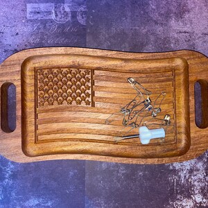 Mesquite Wood Catchall Tray, vassoio di gioielli, organizer da scrivania in legno, regalo per il patriota americano, vassoio catchall personalizzato.