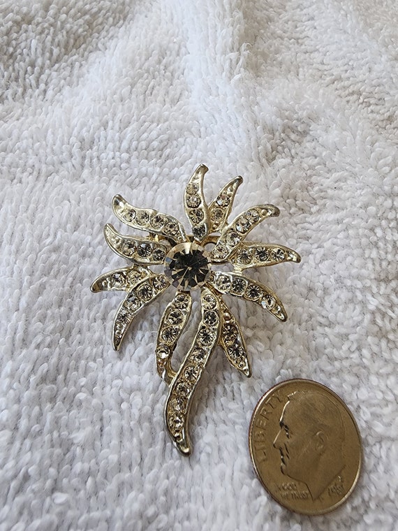 Flower Rhinestone Brooch - image 5