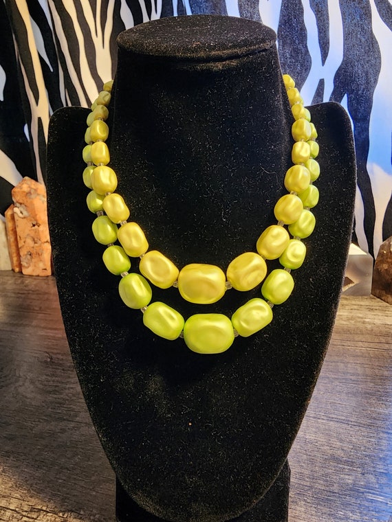 Vintage 1960's Green Beaded Necklace