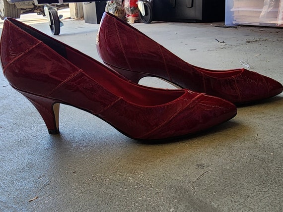 1980s Joyce Red Eel Skin Pumps - image 2