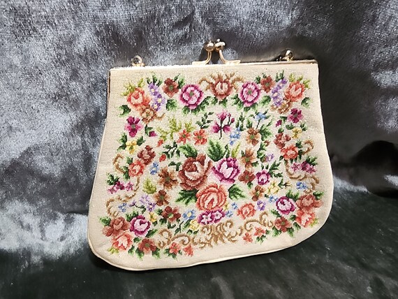 1950s Embroidered Flower Purse - image 3