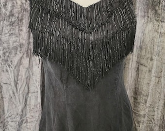 Vestido preto curto de seda vintage da Neiman Marcus, com franjas de miçangas, tamanho 8.