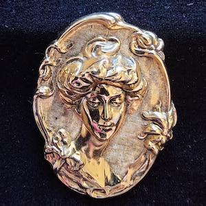 Vintage Gold Tone Cameo Brooch