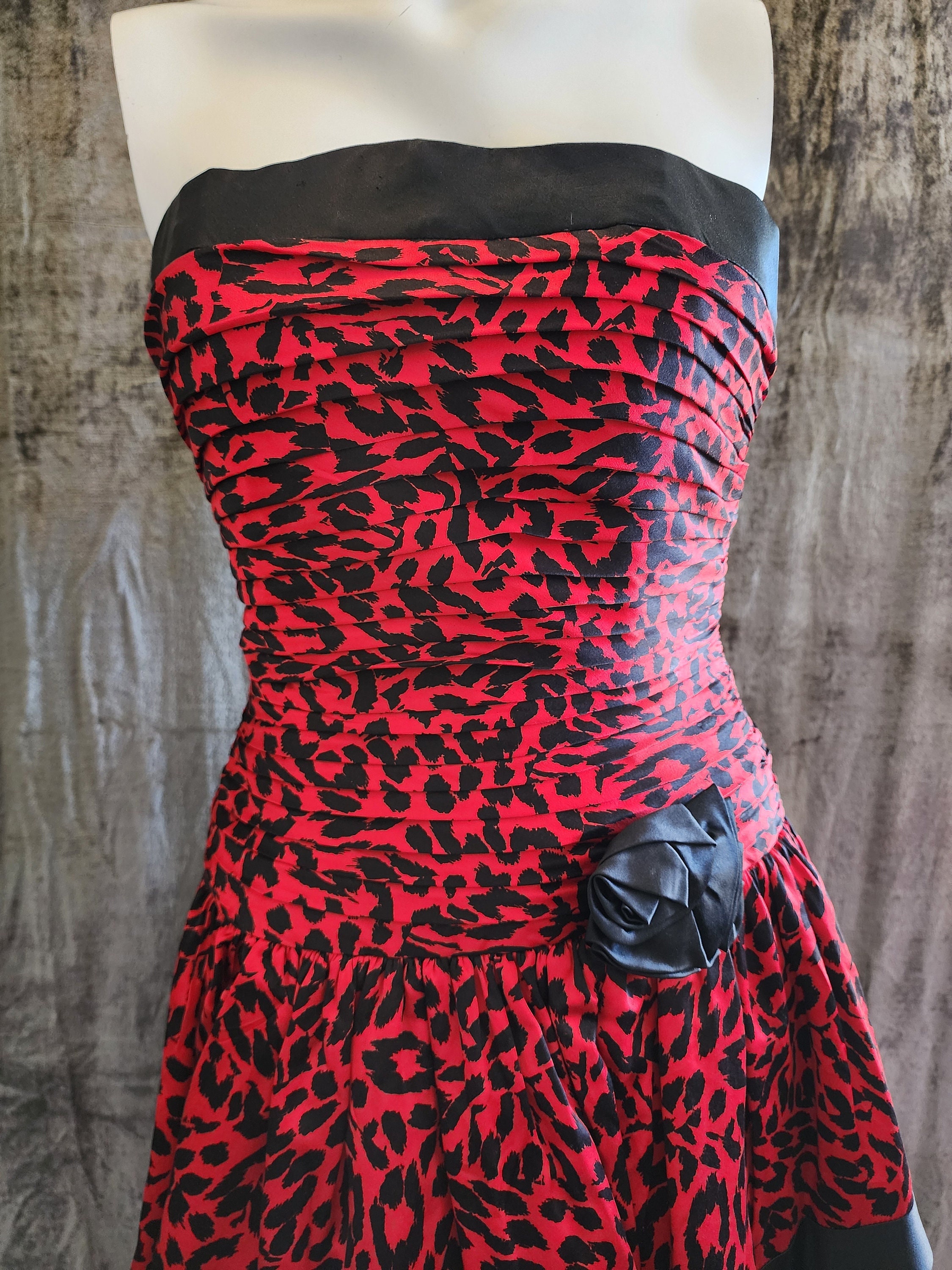 Red and black leopard dress new arrivals