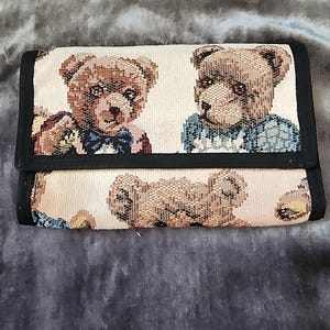 Cartera vintage de tapicería con bordado de osito de peluche de Danny K