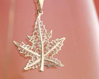 Maple Leaf Necklace 10K Gold, Maple Pendant Solid Gold, Maple leaf charm, Canadian Jewelry, Canada symbol jewelry, fine jewelry, gift idea