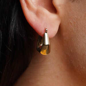10K Gold Chunky Hoop Earrings 18.1x18, 10K Solid Gold Chunky Hoops, Agled Hoops, Geometric Hoops, Bold Earrings, Chunky Hoop Earrings