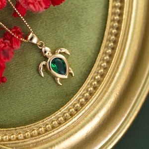 Emerald Turtle Necklace 14K Gold, Emerald Turtle Pendant solid gold, May Birthstone, Emerald Necklace, Turtle Necklace, fine jewelry