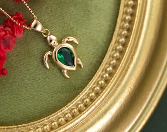Emerald Turtle Necklace 14K Gold, Emerald Turtle Pendant solid gold, May Birthstone, Emerald Necklace, Turtle Necklace, fine jewelry