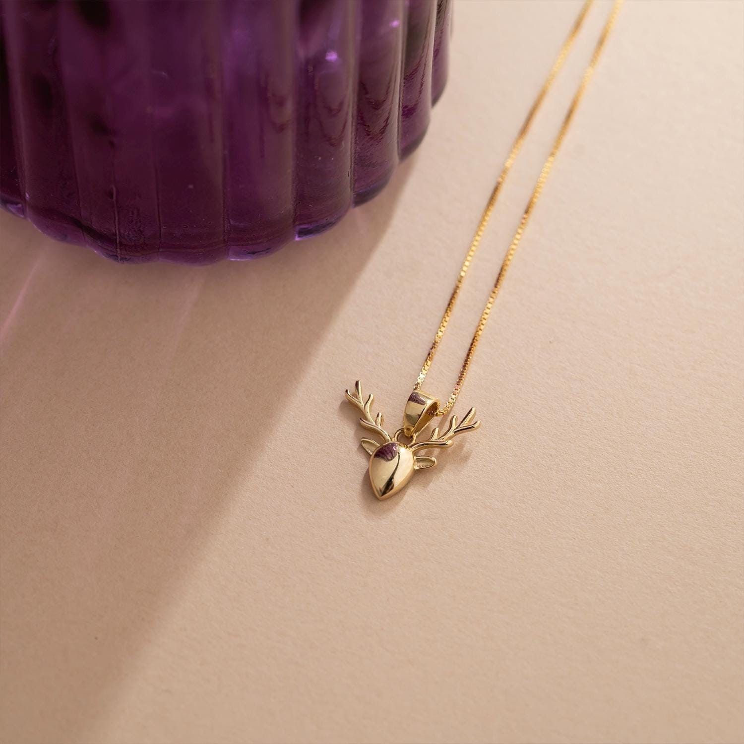 Collana con corna di renna, delicata collana con corna, regalo di Natale, collana in oro fatta a mano, collana con testa di cervo, collana di Natale - Italia