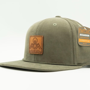 Gorra de pana con parche de cuero Moonlite Mountain – Gorra de camionero Richardson 253 de perfil alto, lista para la aventura