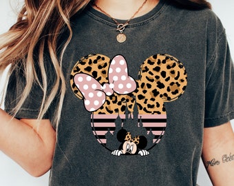 Comfort Colors® Mickey Minnie-paarshirt, Disney Castle-T-shirt, Disney Family-shirt, Mickey en Minnie-shirt, bijpassend Disney-vakantieshirt