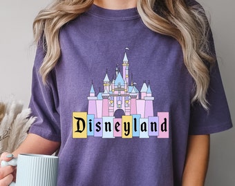 Comfort Colors® Buntes Schloss Shirt, Disney Schloss T-Shirt, Disneyland Shirt, Magic Kingdom Shirt, Schloss Shirt, Disney Familien Shirt