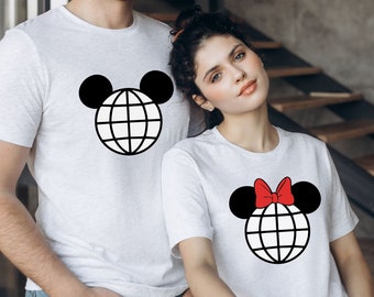 Comfort Colors® Musse och Mimmi Värld-tröja, Disney-tröja för par, Musse och Mimmi-tröja, Matchande Disney-semestertröja, Disney-resetröja