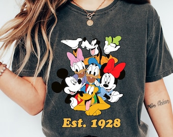 Camiseta Mickey Friends de Comfort Colors®, camiseta Mickey And Co. Est. 1928, camiseta vintage de Disney, camiseta familiar de Disney a juego, camiseta de viaje a Disney