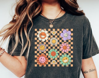 Comfort Colors® Checkered Flower Shirt, Smiling Flower Shirt, Retro Flower Shirt, Flower Shirt, Plant Ladies Shirt, Floral Tshirt, Mom Gift