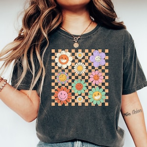Comfort Colors® Checkered Flower Shirt, Smiling Flower Shirt, Retro Flower Shirt, Flower Shirt, Plant Ladies Shirt, Floral Tshirt, Mom Gift