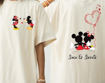 Comfort Colors® Anpassad Musse och Mimmi kyss-tröja, Disney alla hjärtans dag-tröja, Personlig Disney matchande tröja, Musse alla hjärtans dag-tröja