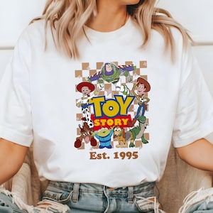 Comfort Colors® Toy Story Est. 1995 Shirt, Disney World Toy Story Shirt, Disney Freund Shirt, Toy Story Film Charaktere Shirt, Freunde T-Shirt