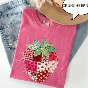 Camiseta Comfort Colors® con estampado de fresas sintéticas, camisa floral con fresas, camiseta de verano para mujer, camisa acolchada con diseño de bayas.