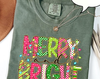 Camiseta Merry And Bright de Comfort Colors®, camiseta navideña, camiseta navideña para mujer, camiseta navideña para fiestas