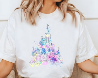 Comfort Colors® マジック キャッスル T シャツ、ディズニー マジック キングダム シャツ、水彩画 キャッスル シャツ、ディズニー キャッスル シャツ、マジカル キングダム シャツ