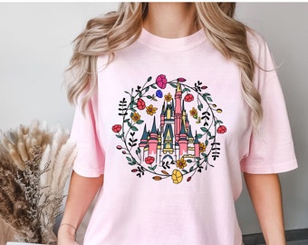 Comfort Colors® マジックキングダム キャッスル シャツ、プリンセス キャッスル シャツ、フローラル キャッスル シャツ、ディズニー マジカル キャッスル T シャツ、マジカル バケーション シャツ