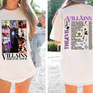 Puede incluir: Camiseta color crema con un gr&aacute;fico colorido de villanos de Disney, incluyendo Mal&eacute;fica y &Uacute;rsula, con el texto "Villains The Evil Tour". La parte trasera de la camiseta enumera villanos y sus a&ntilde;os.