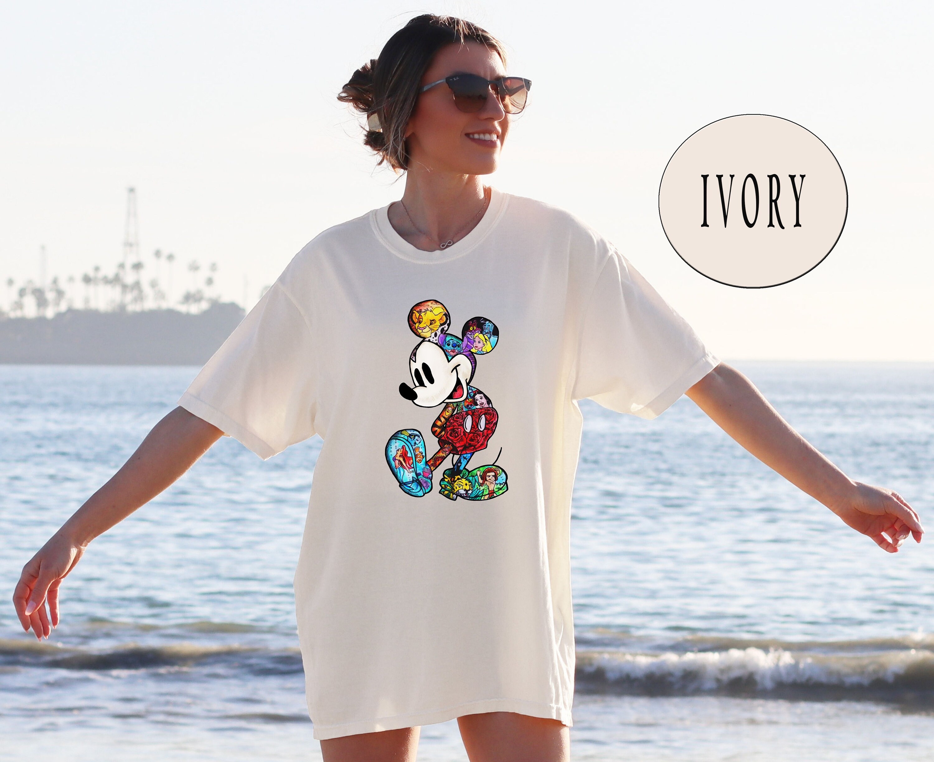 Comfort Colors® ミッキーカラフルディズニーTシャツ、ディズニー映画