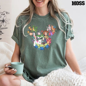 Comfort Colors® Musse Pigg Toy Story-tröja, Disneyland Toy Story-tröja, You've Got A Friend In Me-tröja, Toy Story-filmkaraktärer-tröja bild 5