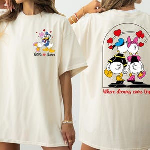 Comfort Colors® Benutzerdefinierter Valentinstag T-Shirt, Disney Paar-Shirt, Disney Flitterwochen-Shirt, Daisy und Donald Liebe Shirt, benutzerdefinierte Daisy & Donald