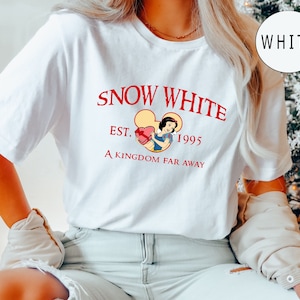 Comfort Colors® レトロ 90 年代ディズニー白雪姫シャツ、ディズニーキャラクターシャツ、レトロ白雪姫と七人の小人シャツ、ディズニーワールドシャツ