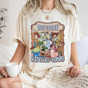 Comfort Colors® Toy Story seit 1995 Shirt, Disney World Toy Story T-Shirt, Toy Story Filmfiguren Shirt, Disney Familie Passende Shirts