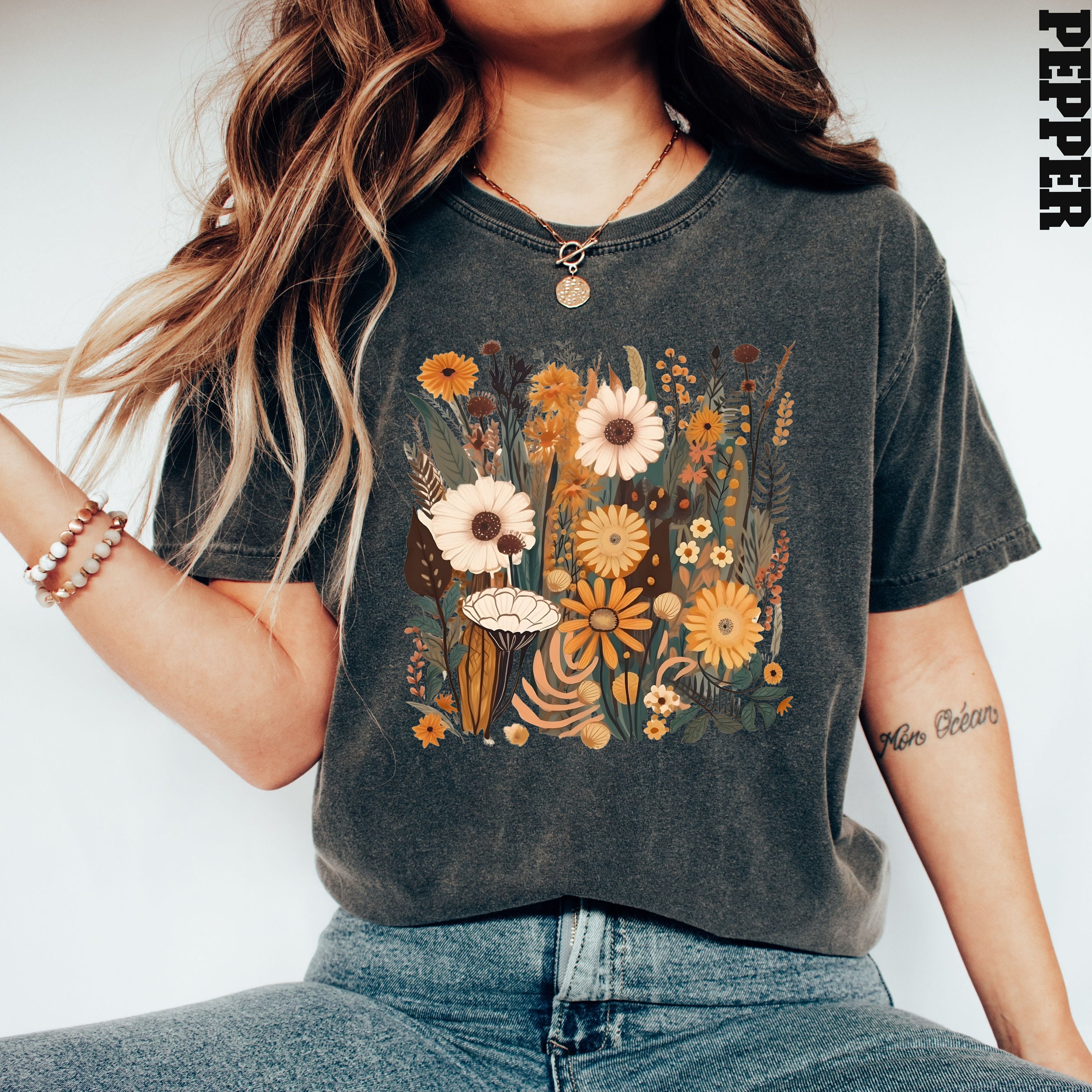 Comfort Colors® Flower Garden T Shirt, Daisy Lover Shirt, Vintage Floral Shirt, Retro Flower Shirt, Plant Lover Shirt, Gift for Women