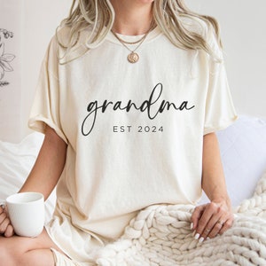 Grandma Est. 2019 Shirt Women Pregnancy Announcement Gift Grandma Est. 2019 Shirt Women Pregnancy Announcement Gift