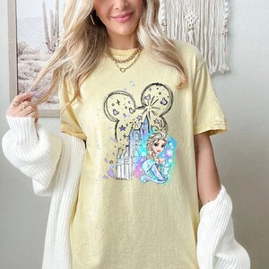 Comfort Colors® Disney Schloss Prinzessin Elsa Shirt, Prinzessin Elsa Shirt, Frozen Elsa Shirt, Schloss Shirt, Disney Magic Kingdom Shirt Bild 3