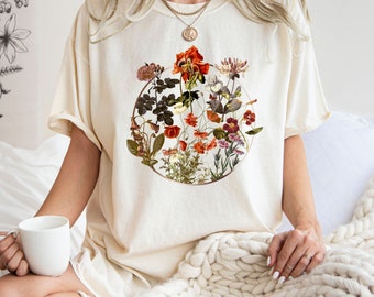 Comfort Colors® Flower Shirt, Vintage Flower Shirt, Flower Lower Shirt, Retro Floral Tee,  Botanical Shirt, Gift for Gardener, Gift for Mom
