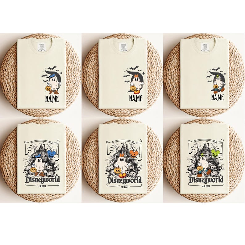Pu&ograve; includere: T-shirt color crema con disegni a tema Halloween. Alcune magliette presentano un fantasma con una zucca e la scritta "NAME". Altre magliette mostrano una scena di casa infestata con la scritta "Disneyworld est. 1971".